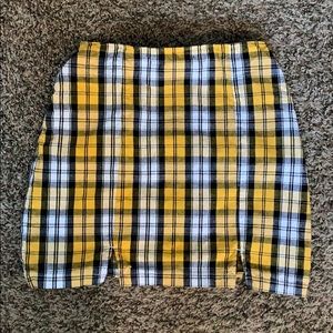 NEVER WORN plaid black and yellow clueless skirt